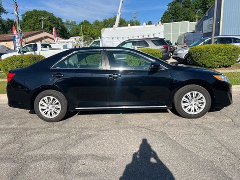 Used 2012 Toyota Camry LE FWD image 6