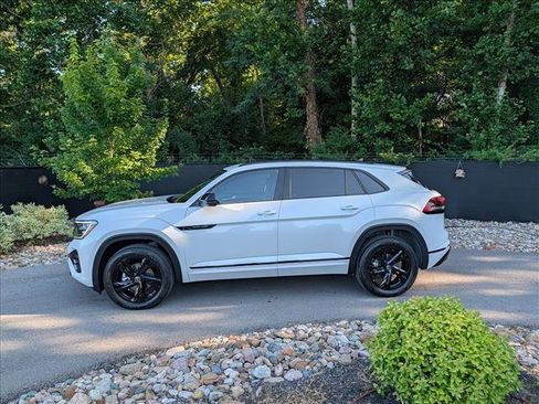 Certified 2025 Volkswagen Atlas Cross Sport SEL R-Line AWD/4WD image 2