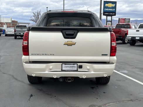 Used 2011 Chevrolet Avalanche LTZ image 5