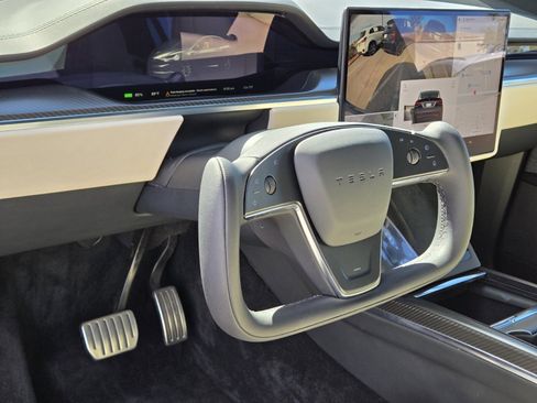 Used 2022 Tesla Model X Plaid AWD/4WD image 18