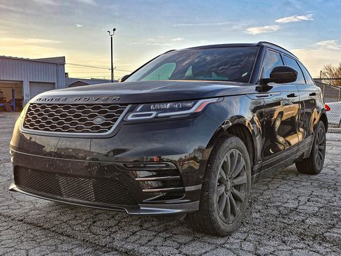 Used 2018 Land Rover Range Rover Velar R-Dynamic SE image 3