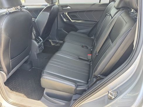 Used 2022 Volkswagen Tiguan SE AWD/4WD image 10