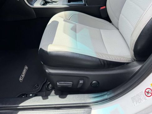 Used 2016 Toyota Camry SE FWD image 16