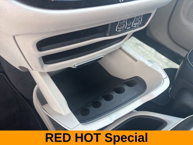Used 2023 Chrysler Pacifica Touring-L FWD image 26