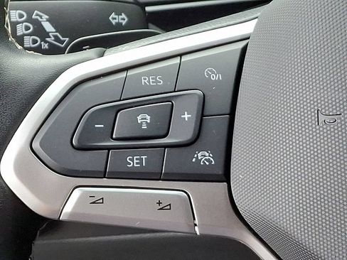 Certified 2025 Volkswagen Atlas Cross Sport SE AWD/4WD image 21