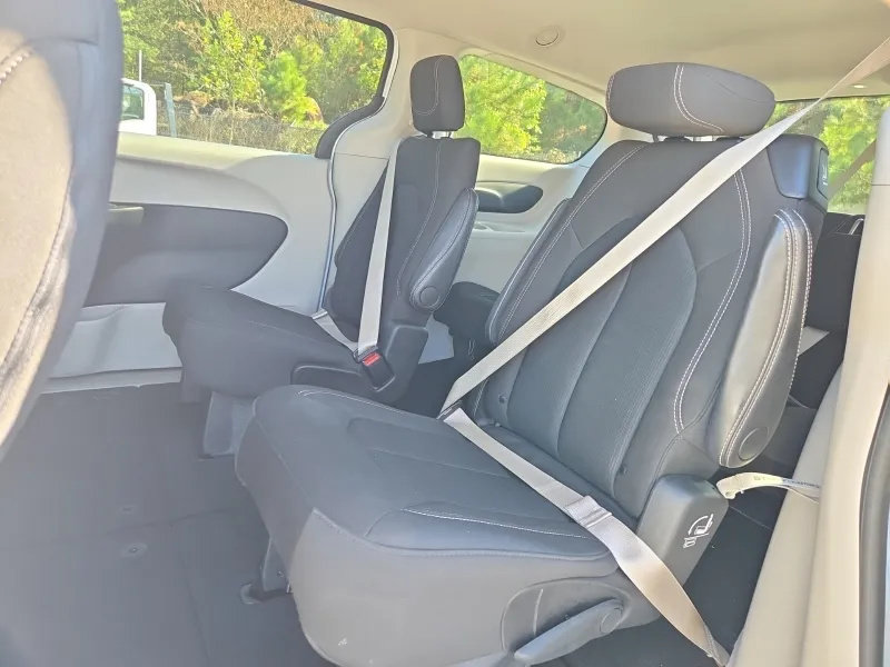 Used 2024 Chrysler Voyager LX FWD image 14