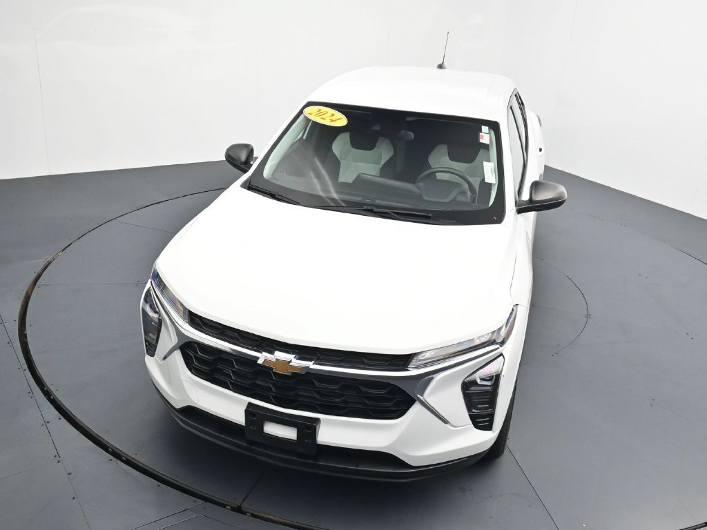 Used 2024 Chevrolet Trax LS FWD image 25