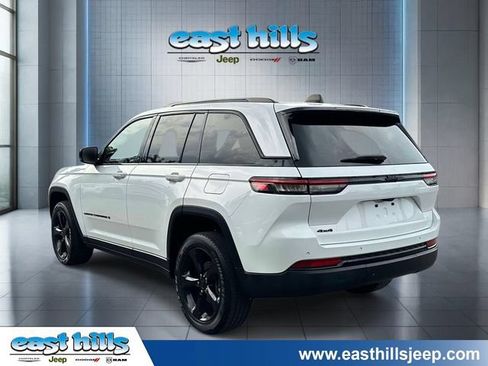 Used 2023 Jeep Grand Cherokee Altitude AWD/4WD image 5