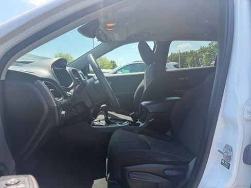Used 2021 Jeep Cherokee Latitude FWD image 12