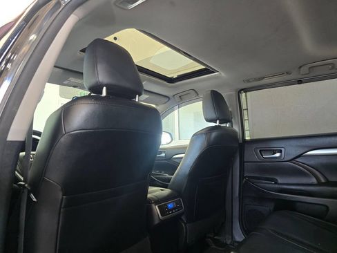 Used 2014 Toyota Highlander XLE AWD/4WD image 22