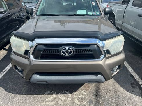 Used 2015 Toyota Tacoma 4x4 Double Cab w/ SR5 Package image 2