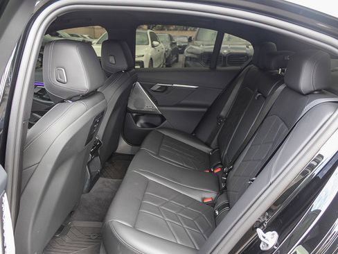 Used 2025 BMW i5 eDrive40i w/ M Sport Package image 18