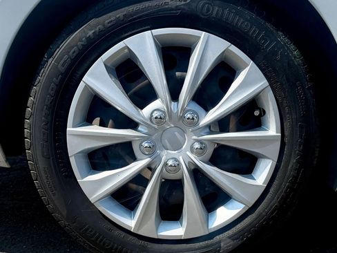 Used 2017 Volkswagen Jetta S image 6