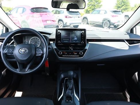 Used 2022 Toyota Corolla LE FWD image 28