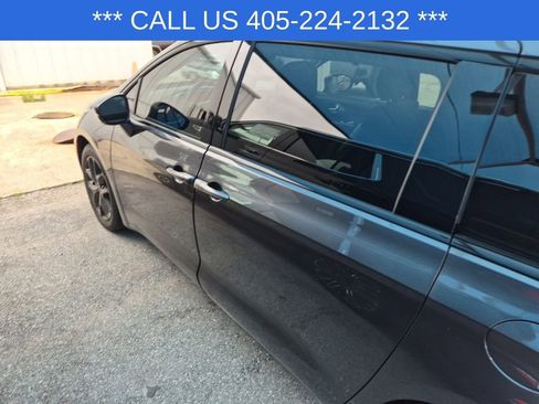 Used 2021 Chrysler Pacifica Touring w/ S Appearance Package FWD image 7