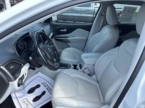 Used 2021 Jeep Cherokee Latitude Lux w/ Comfort/Convenience Group FWD image 9