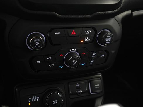 Used 2021 Jeep Renegade Sport image 21