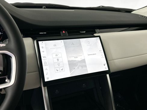 Used 2025 Land Rover Discovery Sport S image 12