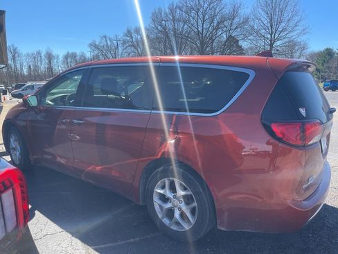 Used 2018 Chrysler Pacifica Touring Plus w/ Tire & Wheel Group image 3