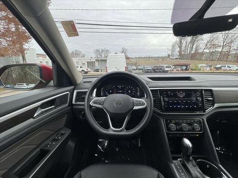 Certified 2022 Volkswagen Atlas SE w/ Black Wheel Package image 14