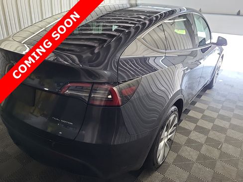Used 2024 Tesla Model Y Long Range AWD/4WD image 5