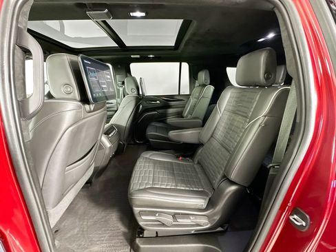 Used 2024 Cadillac Escalade ESV V w/ LPO, ONYX Package AWD/4WD image 25