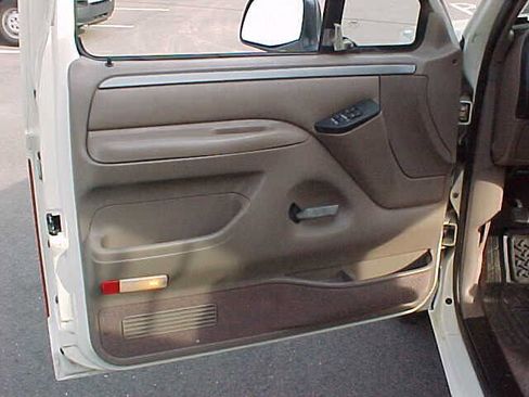 Used 1994 Ford F150 XLT image 17