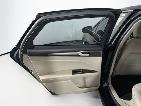 Used 2018 Ford Fusion SE w/ Fusion SE Technology Package image 26