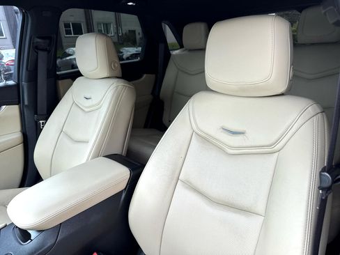 Used 2017 Cadillac XT5 Luxury w/ Driver Awareness Package image 9