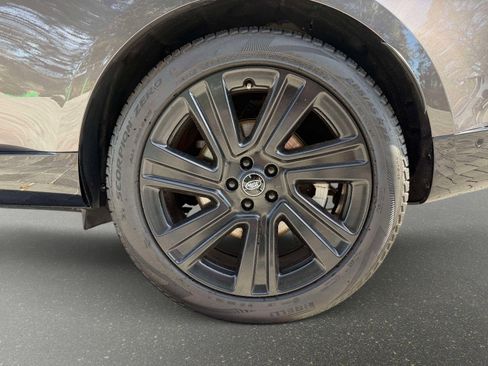 Used 2022 Land Rover Range Rover Long Wheelbase SE image 16