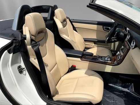 Used 2020 Mercedes-Benz SLC 300 image 24