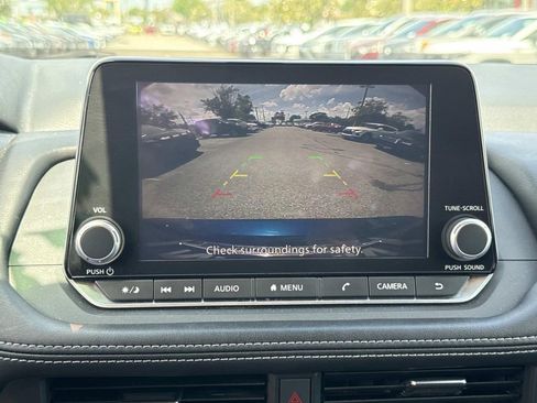 Certified 2024 Nissan Rogue SV FWD image 25
