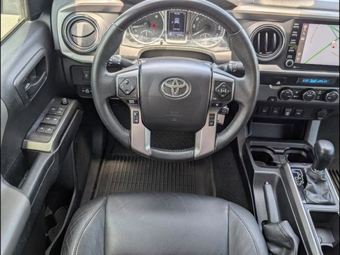 Used 2021 Toyota Tacoma SR5 RWD image 8