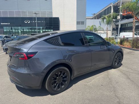 Used 2022 Tesla Model Y Long Range AWD/4WD image 3
