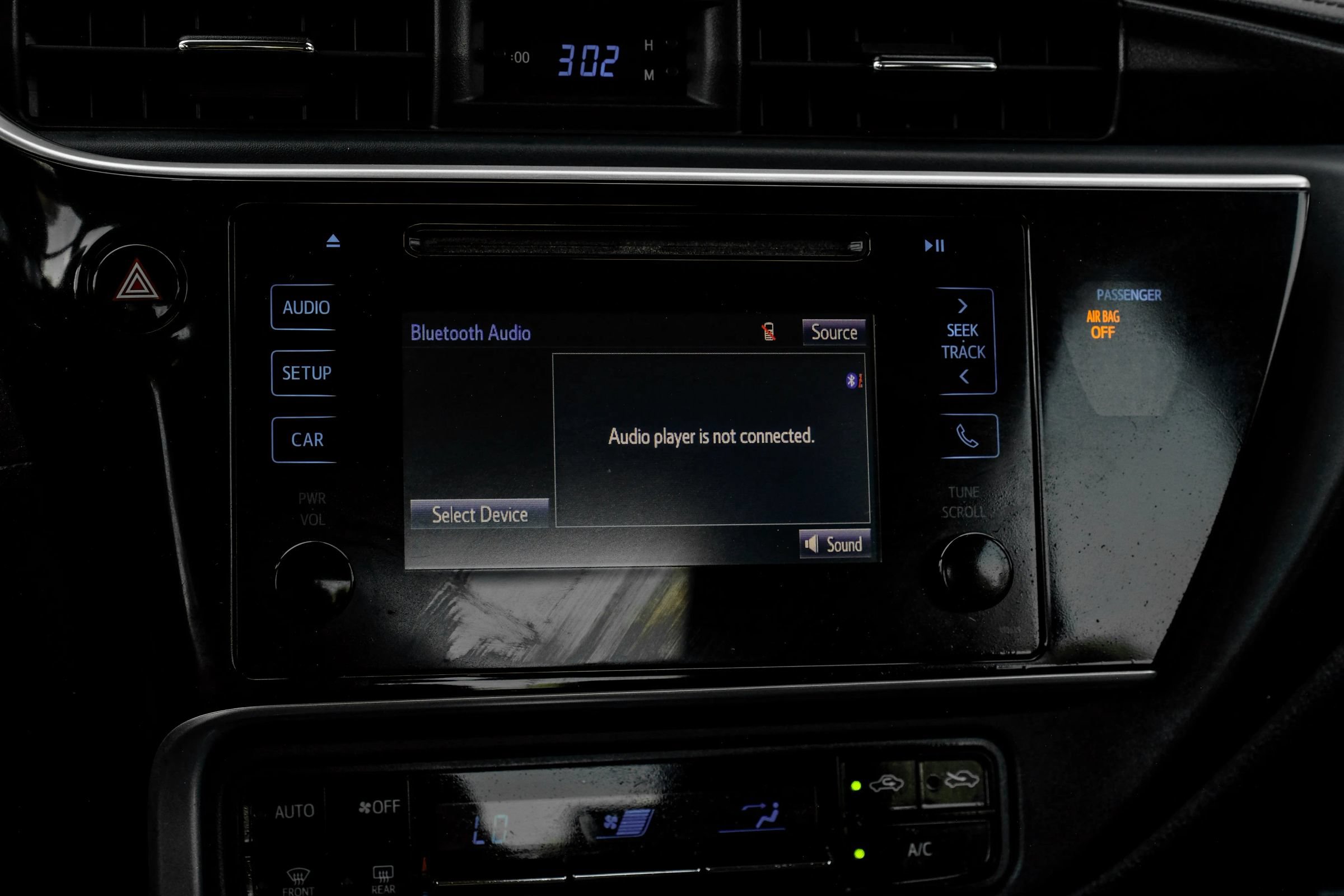 Used 2018 Toyota Corolla LE FWD image 32