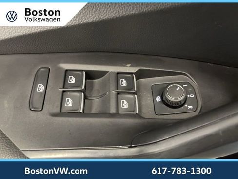 Used 2025 Volkswagen Jetta SE w/ Black Wheel Package image 27