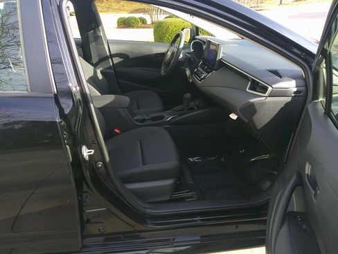 Used 2024 Toyota Corolla LE image 37