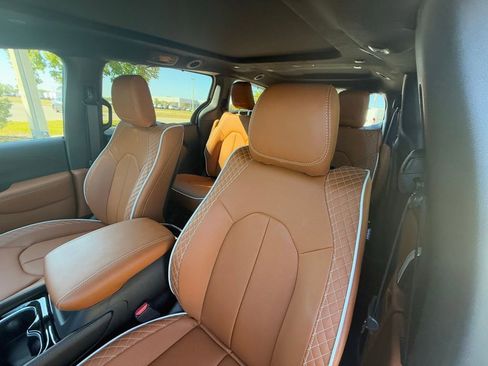 New 2026 Chrysler Pacifica Pinnacle FWD image 25