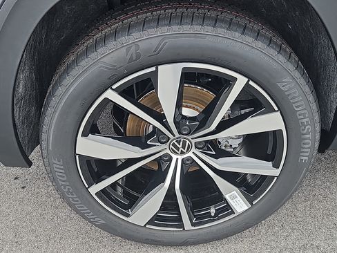 New 2026 Volkswagen Atlas SEL Premium R-Line image 3