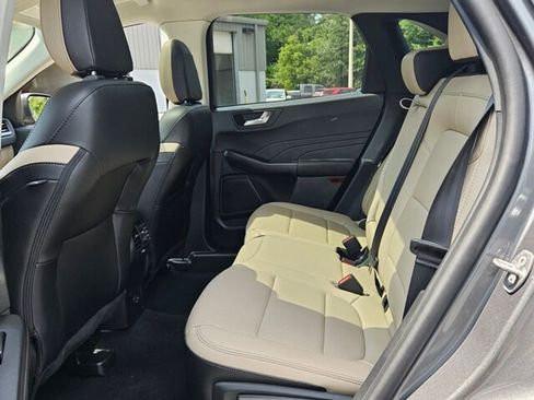 Used 2022 Ford Escape Titanium image 7