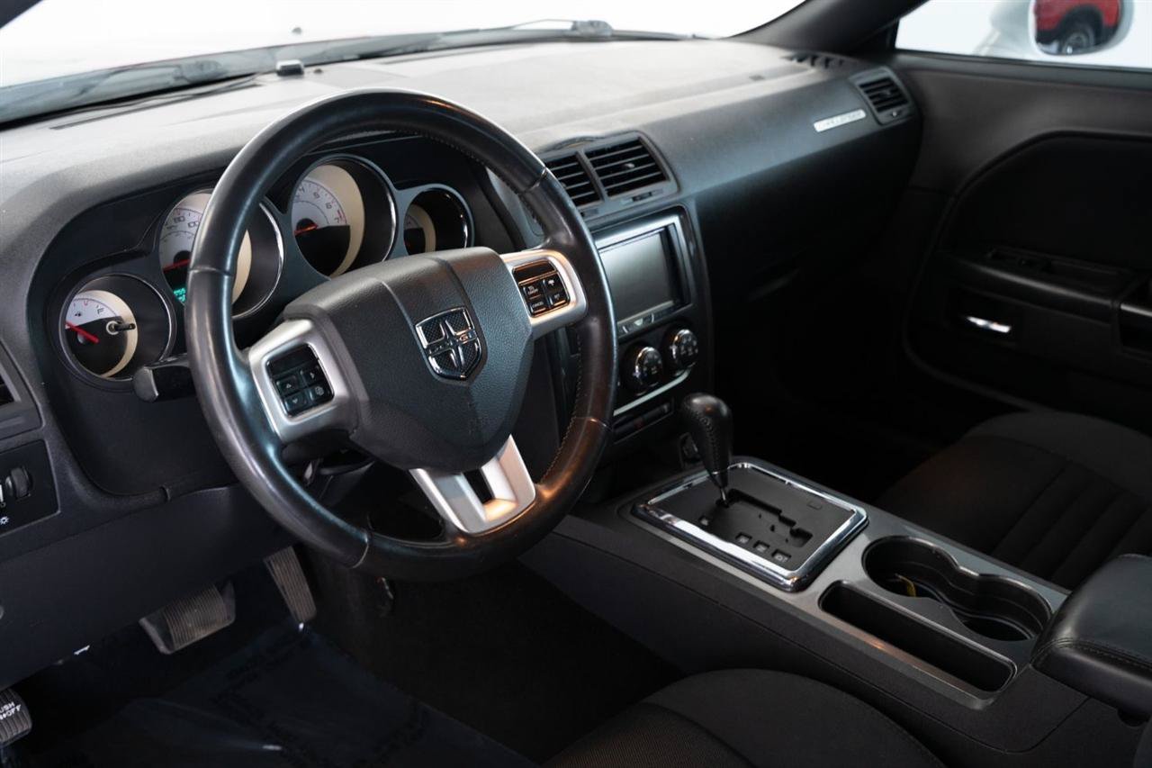 Used 2014 Dodge Challenger SXT RWD image 12