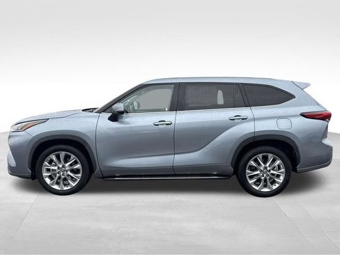 Used 2020 Toyota Highlander Limited FWD image 2
