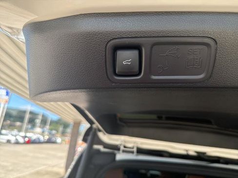 Certified 2024 Ford Expedition Platinum image 27