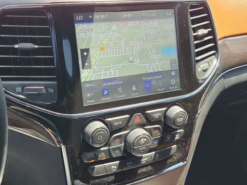 Used 2020 Jeep Grand Cherokee Overland AWD/4WD image 32