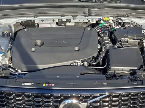 Used 2024 Volvo XC40 B5 Ultimate w/ Climate Package image 12