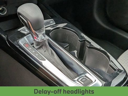 Used 2025 Chevrolet Trax LT w/ LT Convenience Package FWD image 21