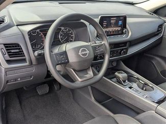 Used 2025 Nissan Rogue S video 3