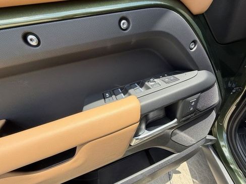 New 2026 Land Rover Defender 110 X-Dynamic SE AWD/4WD image 11
