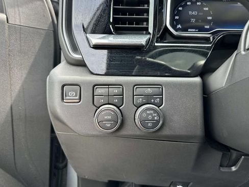 Used 2025 Chevrolet Silverado 1500 LT Trail Boss w/ Convenience Package II AWD/4WD image 25