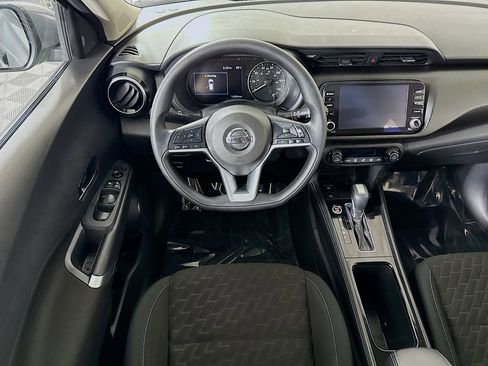 Certified 2021 Nissan Kicks SV FWD image 4